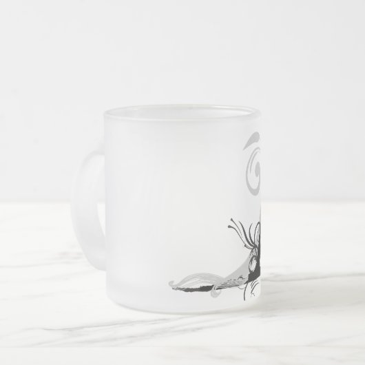 Tasse décorée d'un monogramme de "A" - (Devant gauche)