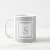 Tasse décorée d'un monogramme - gris et blanc (Gauche)
