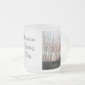 Tasse d'écriture d'arc-en-ciel avec des (Devant droit)