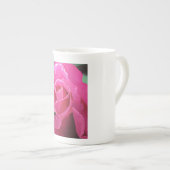 Tasse délicieuse de porcelaine tendre de rose de (Devant droit)