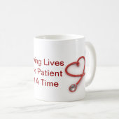 Tasse d'infirmière des vies d'économie (Devant droit)