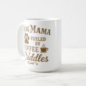 Tasse Dog Mama - Alimentée par le café et les câli (Devant gauche)