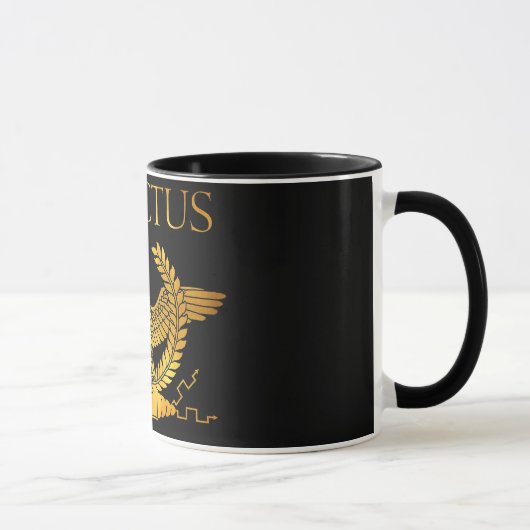 tasse d'or de logo d'invictus (Droite)