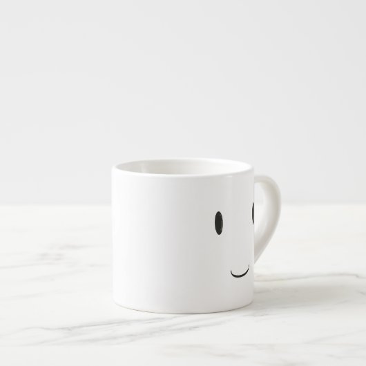 Tasse double-faite face de sourire heureuse (Devant droit)