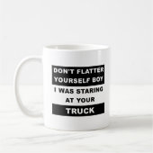 Tasse drôle avec un camion qui fixe (Gauche)