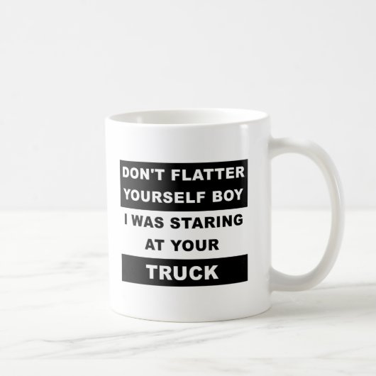 Tasse drôle avec un camion qui fixe (Droite)