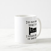 Tasse Drôle Brag Out of Bed (Devant droit)