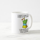 Tasse drôle de boîtes de jus poignardant (Devant droit)