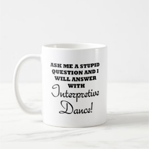 Tasse drôle de danse interprétative idiote