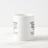 Tasse drôle de garde d'enfants coûteuse (Centre)