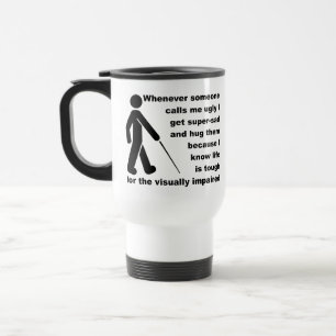 Tasse drôle de voyage d'étreinte laide