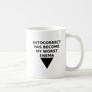 Tasse drôle d'ennemi autocorrigé