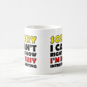 Tasse drôle d'introversion occupée ou mug de voyag (Centre)