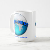 Tasse drôle Earth First -- a l'air déformé sur la (Devant gauche)