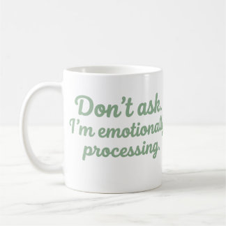 Tasse drôle pour lecteur traitant émotionnellement