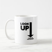 Tasse Drôle Regarde Vers Le Haut (Gauche)