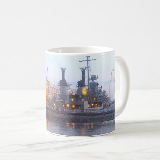 Tasse d'USS Kidd (Devant droit)