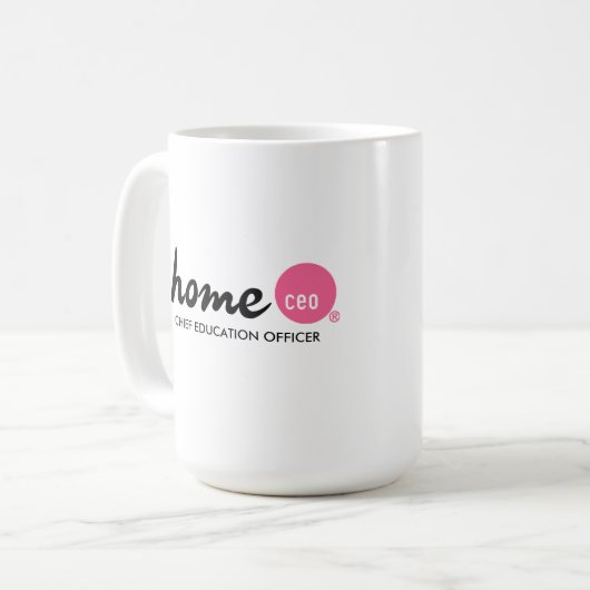 Tasse en chef de dirigeant d'éducation de (Devant gauche)