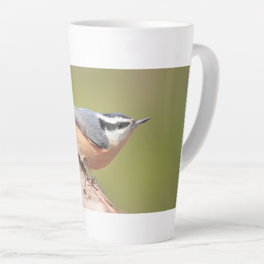 tasse en latte avec photo nuthatch à poitrine roug (Angle droit)