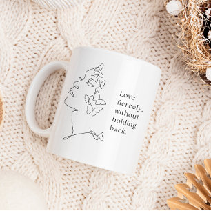 Tasse en ligne d'art papillon d'amour féroce