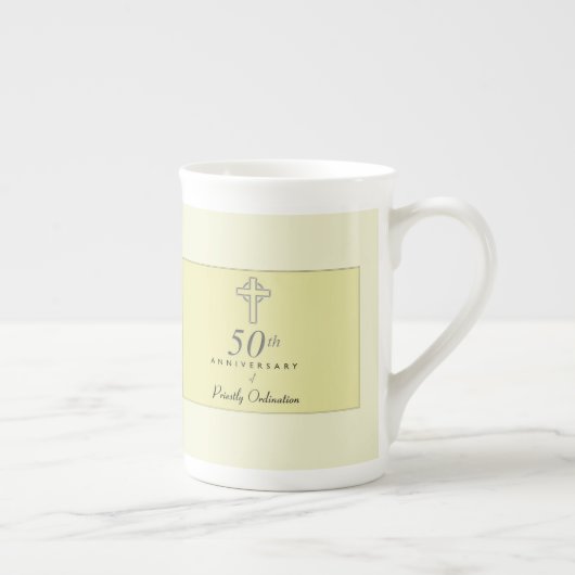 Tasse En Porcelaine 50e anniversaire du prêtre avec croix bossée (Droite)