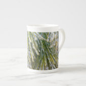 Tasse En Porcelaine Aiguilles de pin recouvert de glace Botanique hive (Devant droit)