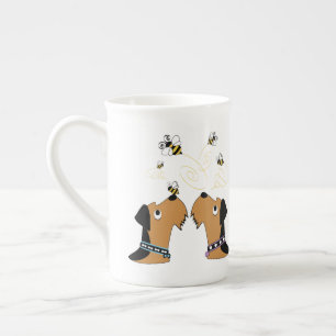 Tasse En Porcelaine Airedales et abeilles