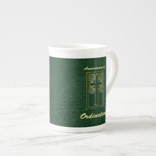 Tasse En Porcelaine Anniversaire du prêtre de l'ordination