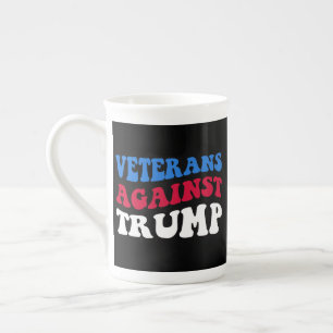 Tasse En Porcelaine Anti-Trump - Les vétérans contre Trump II