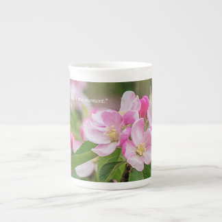 Tasse En Porcelaine Apple Blossom avec la citation de Shakespeare