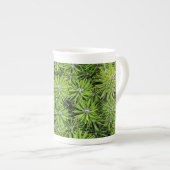 Tasse En Porcelaine branches à feuillage persistant (Devant droit)