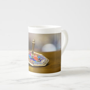 Tasse En Porcelaine Cadeau de dreidel de Hanukkah SlipperyJoe à base o