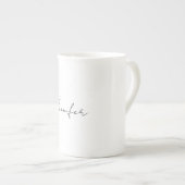 Tasse En Porcelaine Calligraphie Elégant Noir Blanc Plaine Nom simple (Devant droit)