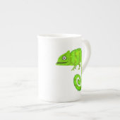 Tasse En Porcelaine Caméléon vert mignon (Devant droit)
