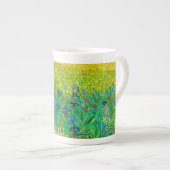 Tasse En Porcelaine Champ Van Gogh avec Irises près d'Arles (Devant droit)