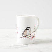 Tasse En Porcelaine Chickadee avec les baies rouges - branche simple (Devant droit)