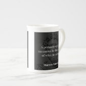Tasse En Porcelaine Définir une valeur : Marcus Aurelius sur les valeu (Devant droit)