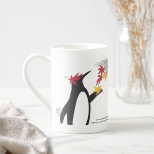 Tasse En Porcelaine Feuilles d'érable d'automne et manchot drôle