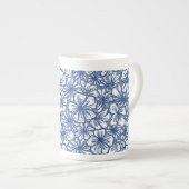 Tasse En Porcelaine Fleurs vives en bleu et blanc (Devant droit)