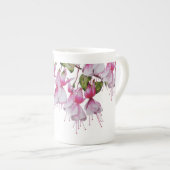 Tasse En Porcelaine Fuchsias festives sur une boue d'os en Chine (Devant droit)