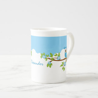 Tasse En Porcelaine Garçon mignon de hibou sur une tasse de porcelaine