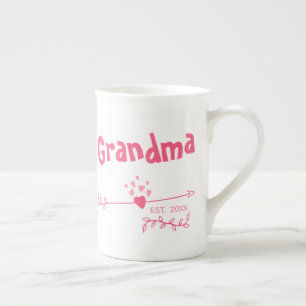 Tasse En Porcelaine Grandma Est 20xx Coeurs et flèches roses