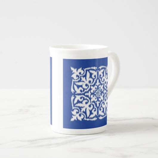 Tasse En Porcelaine Ikat damask pattern - cobalt bleu et blanc (Devant droit)