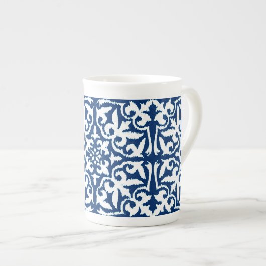Tasse En Porcelaine Ikat damask pattern - Cobalt bleu et blanc (Devant droit)