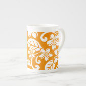 TASSE EN PORCELAINE ÎLE PLUMERIA (ORANGE) (Devant droit)