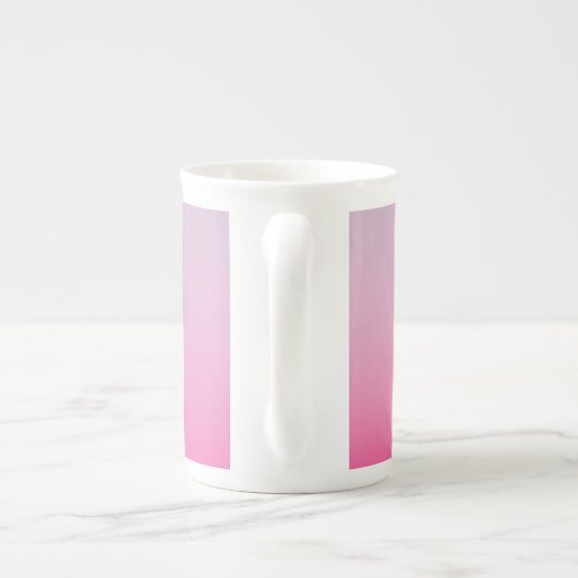 Tasse En Porcelaine Initiales de chevauchement modernes 2 | Ombre rose (Dos)