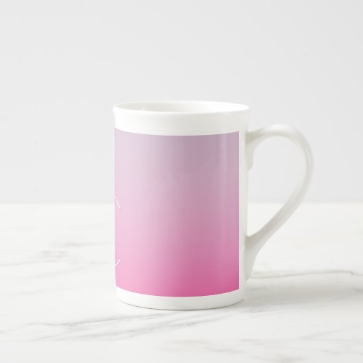 Tasse En Porcelaine Initiales de chevauchement modernes 2 | Ombre rose (Droite)