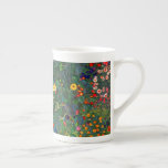 Tasse En Porcelaine Jardin aux fleurs Gustav Klimt<br><div class="desc">Bone China Mug avec la peinture à l’huile de Gustav Klimt Farm Garden with Sunflowers (1907). Un beau jardin de tournesols et de belles fleurs bleues,  rouges,  violettes,  roses et blanches. Un grand cadeau pour les amateurs d'art Art Nouveau et autrichien.</div>