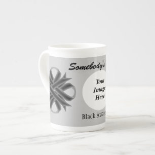 Tasse En Porcelaine Le ruban de fermeture noire par Kenneth Yoncich