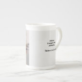 Tasse En Porcelaine Lotus bleu émergeant des eaux boueuses (Vietnamien (Devant droit)